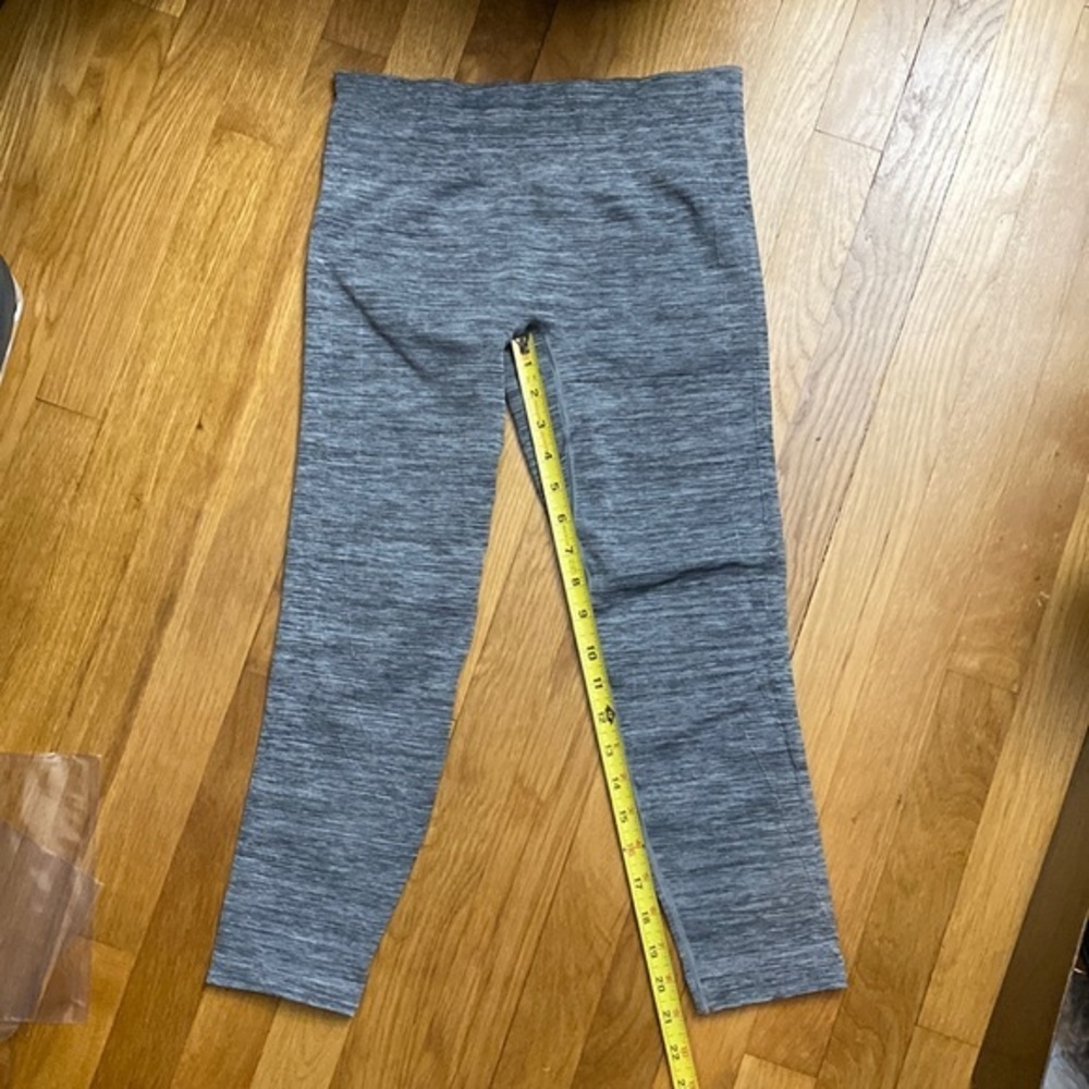 Under Armour Cropped Gray Leggings S